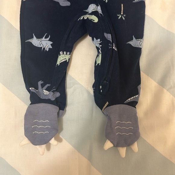 Carter's - pair of newborn fleece sleepers w/ 2-way zippers. - Picture 9 of 9